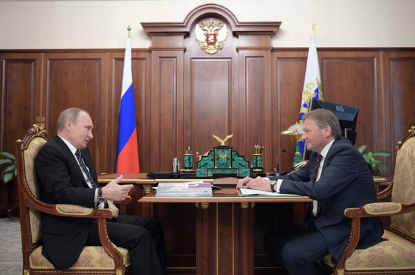 Президент РФ Владимир Путин и уполномоченный при президенте РФ по защите прав предпринимателей Борис Титов во время встречи. 26 мая 2017 Президент РФ Владимир Путин и уполномоченный при президенте РФ по защите прав предпринимателей Борис Титов во время встречи. 26 мая 2017