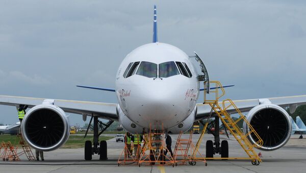 Новый российский пассажирский самолет МС-21 перед своим первым полетом Новый российский пассажирский самолет МС-21 перед своим первым полетом