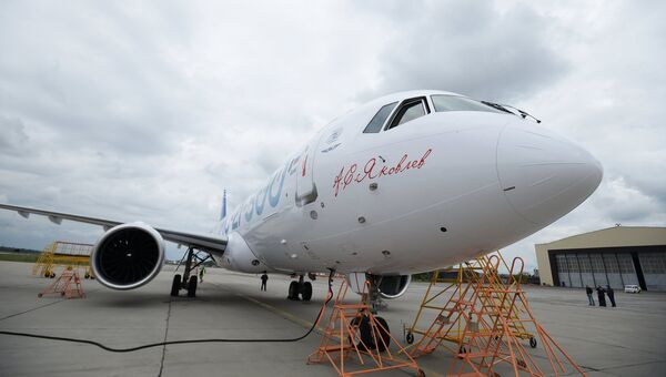 Новый российский пассажирский самолет МС-21 перед своим первым полетом Новый российский пассажирский самолет МС-21 перед своим первым полетом