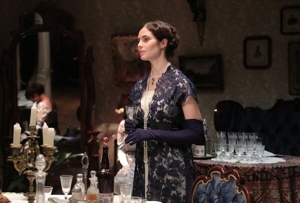 Актриса Юлия Снигирь на съемках сериала Хождение по мукам Актриса Юлия Снигирь на съемках сериала Хождение по мукам