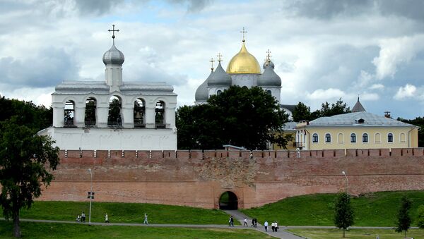 Софийская звонница и Софийский собор в Великом Новгороде Софийская звонница и Софийский собор в Великом Новгороде