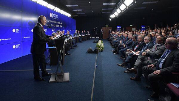 Президент РФ Владимир Путин во время бизнес-диалога Россия — США в рамках Петербургского международного экономического форума 2017 Президент РФ Владимир Путин во время бизнес-диалога Россия — США в рамках Петербургского международного экономического форума 2017