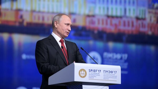Президент РФ Владимир Путин на пленарном заседании Петербургского международного экономического форума 2017 Президент РФ Владимир Путин на пленарном заседании Петербургского международного экономического форума 2017