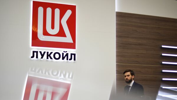 Стенд компании Лукойл На Петербургском международном экономическом форуме 2017. Архивное фото Стенд компании Лукойл На Петербургском международном экономическом форуме 2017. Архивное фото