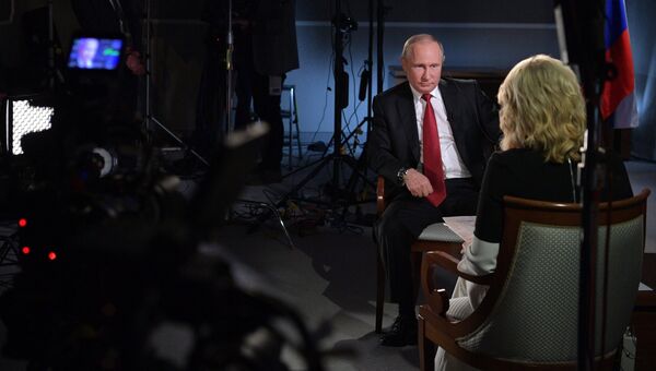 Президент РФ Владимир Путин и телеведущая NBC News Меган Келли во время интервью. 3 июня 2017 Президент РФ Владимир Путин и телеведущая NBC News Меган Келли во время интервью. 3 июня 2017