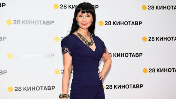 Актриса Нонна Гришаева на торжественной церемонии открытия 28-го Открытого российского кинофестиваля Кинотавр в Сочи Актриса Нонна Гришаева на торжественной церемонии открытия 28-го Открытого российского кинофестиваля Кинотавр в Сочи