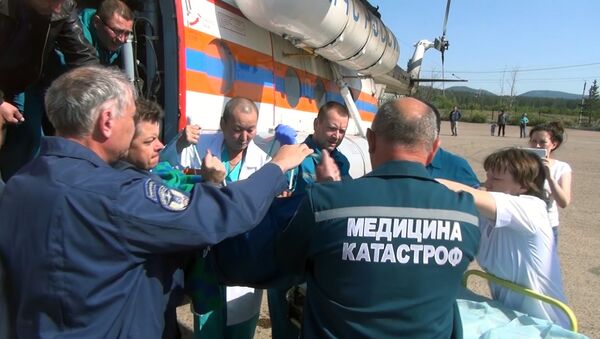 Вертолеты Ми-8 Сибирского регионального центра МЧС России и авиакомпании Бурятские авиалинии производят санитарно-авиационную эвакуацию пострадавших при ДТП из г. Петровск-Забайкальский. 12 июня 2017 Вертолеты Ми-8 Сибирского регионального центра МЧС России и авиакомпании Бурятские авиалинии производят санитарно-авиационную эвакуацию пострадавших при ДТП из г. Петровск-Забайкальский. 12 июня 2017