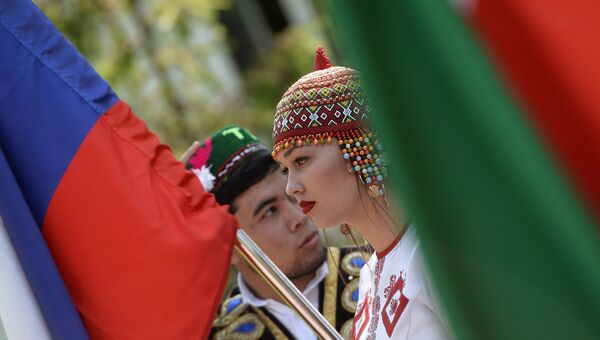 Участники парада народов России в парке отдыха имении М. Горького в честь Дня России в Казани. 12 июня 2017 Участники парада народов России в парке отдыха имении М. Горького в честь Дня России в Казани. 12 июня 2017