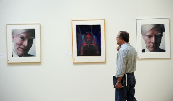 Снимки Энди Уорхола снятые на Polaroid на аукционе Sotheby's в Нью-Йорке Снимки Энди Уорхола снятые на Polaroid на аукционе Sotheby's в Нью-Йорке