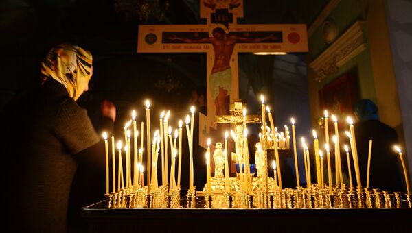 Богослужение в храме Сергия Радонежского Высоко-Петровского монастыря в Москве Богослужение в храме Сергия Радонежского Высоко-Петровского монастыря в Москве