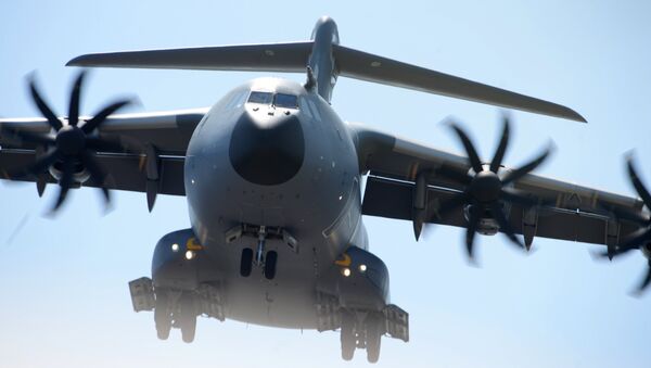 Военно-транспортный самолет Airbus A400M на Международном авиасалоне Ле Бурже - 2017 во Франции Военно-транспортный самолет Airbus A400M на Международном авиасалоне Ле Бурже - 2017 во Франции