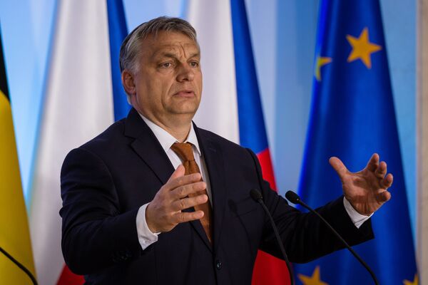 Премьер-министр Венгрии Виктор Орбан во время выступления на встрече стран Вишеградской четверки в Варшаве. 19 июня 2017 Премьер-министр Венгрии Виктор Орбан во время выступления на встрече стран Вишеградской четверки в Варшаве. 19 июня 2017