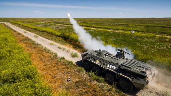 Военнослужащий производит выстрел из ПЗРК Игла во время всеармейского конкурса зенитчиков Чистое небо Военнослужащий производит выстрел из ПЗРК Игла во время всеармейского конкурса зенитчиков Чистое небо