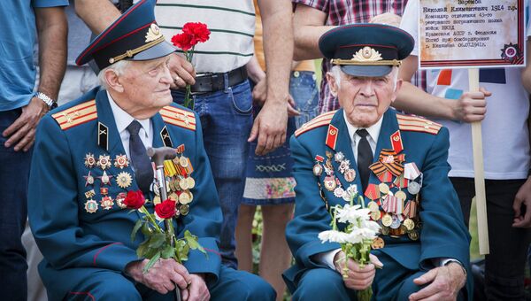 Во время торжественной церемонии перезахоронения останков 62 красноармейцев на мемориале воинской славы Вечность в Кишиневе Во время торжественной церемонии перезахоронения останков 62 красноармейцев на мемориале воинской славы Вечность в Кишиневе