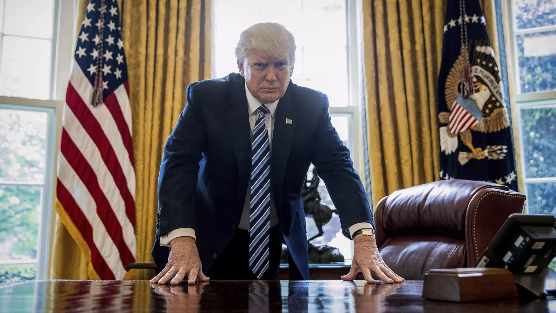Президент США Дональд Трамп в Овальном кабинете Белого дома Президент США Дональд Трамп в Овальном кабинете Белого дома - РИА Новости, 1920, 20.11.2020