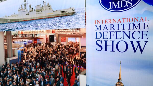 Посетители выставки Международный военно-морской салон 2017 в Санкт-Петербурге Посетители выставки Международный военно-морской салон 2017 в Санкт-Петербурге