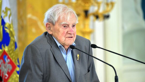 Писатель Даниил Гранин Писатель Даниил Гранин