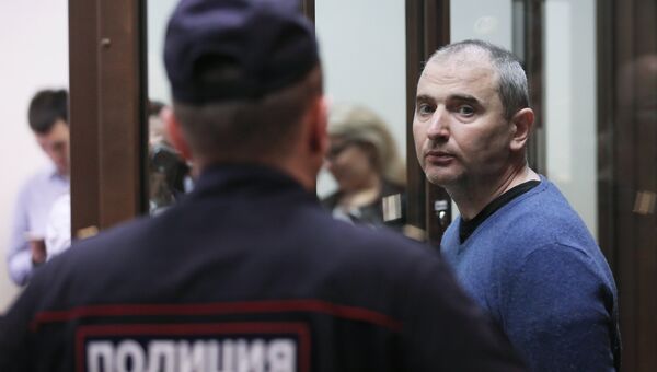 Лидер хакерской группы Шалтай-Болтай Владимир Аникеев во время оглашения приговора в Московском городском суде. 6 июля 2017 Лидер хакерской группы Шалтай-Болтай Владимир Аникеев во время оглашения приговора в Московском городском суде. 6 июля 2017