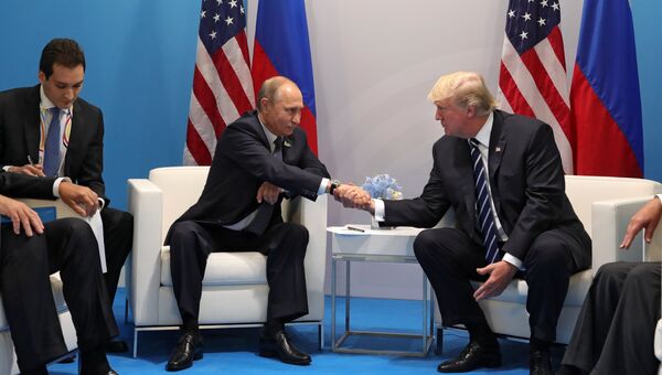 Президент РФ Владимир Путин и президент США Дональд Трамп во время встречи на полях саммита лидеров Группы двадцати G20 в Гамбурге. 7 июля 2017 Президент РФ Владимир Путин и президент США Дональд Трамп во время встречи на полях саммита лидеров Группы двадцати G20 в Гамбурге. 7 июля 2017