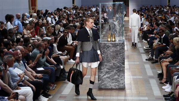 Показ мужской коллекции Thom Browne весна/лето 2018 в Париже Показ мужской коллекции Thom Browne весна/лето 2018 в Париже