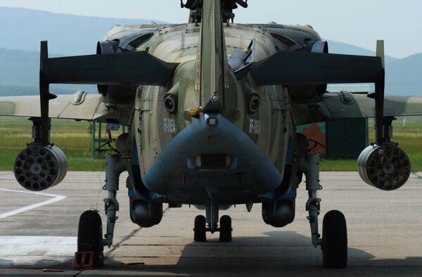 Вертолет Ка-52 Аллигатор во время учений отдельного вертолетного полка на аэродроме Черниговка в Приморском крае Вертолет Ка-52 Аллигатор во время учений отдельного вертолетного полка на аэродроме Черниговка в Приморском крае
