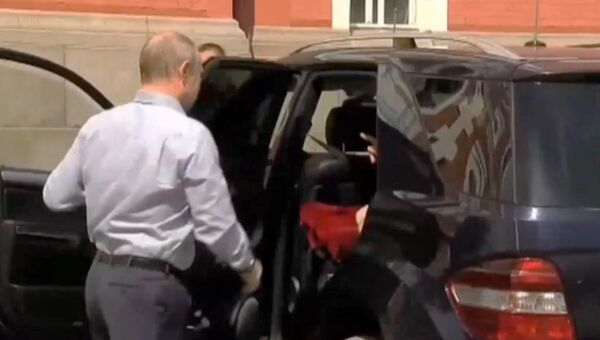 Президент России Владимир Путин у Спасо-Преображенского Валаамскоого монастыря Президент России Владимир Путин у Спасо-Преображенского Валаамскоого монастыря