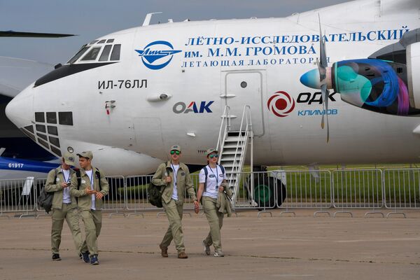 Летающая лаборатория Ил-76Л , представленная на Международном авиационно-космическом салоне МАКС-2017 в подмосковном Жуковском Летающая лаборатория Ил-76Л , представленная на Международном авиационно-космическом салоне МАКС-2017 в подмосковном Жуковском