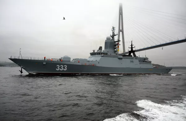 Корвет проекта 20380 Совершенный в акватории Владивостока Корвет проекта 20380 Совершенный в акватории Владивостока