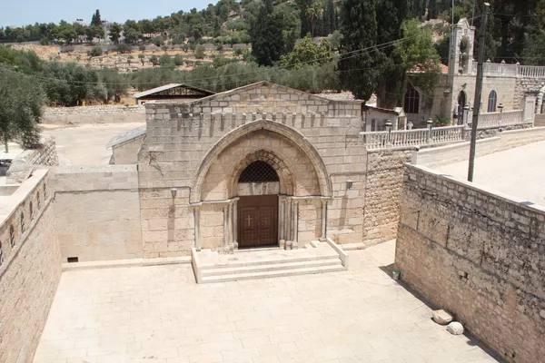 Пещерная церковь Успения Богородицы (место ее погребения) в Иерусалиме 