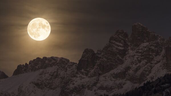 Работа фотографа Giorgia Hofer Super Moon, вошедшая в шорт-лист Insight Astronomy Photographer of the Year 2017 Работа фотографа Giorgia Hofer Super Moon, вошедшая в шорт-лист Insight Astronomy Photographer of the Year 2017