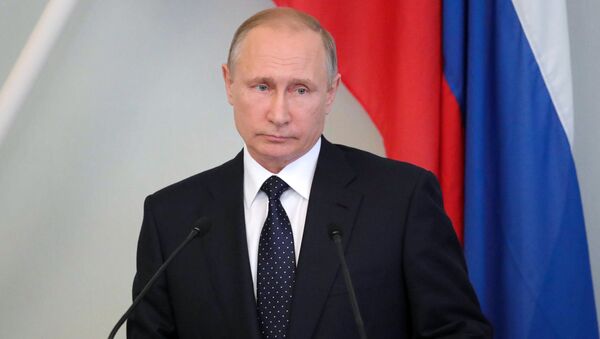 Президент РФ Владимир Путин во время пресс-конференции с президентом Финляндии Саули Ниинистё в городе Савонлинна. 27 июля 2017 Президент РФ Владимир Путин во время пресс-конференции с президентом Финляндии Саули Ниинистё в городе Савонлинна. 27 июля 2017