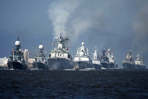 Корабли Военно-морских сил России во время парада честь Дня Военно-морского флота России в Кронштадте. 30 июля 2017 Корабли Военно-морских сил России во время парада честь Дня Военно-морского флота России в Кронштадте. 30 июля 2017