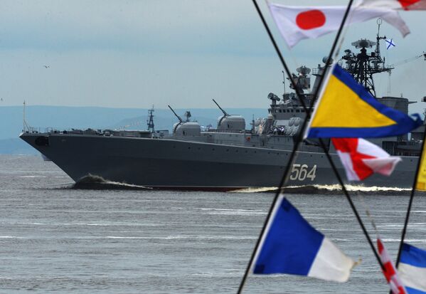 Большой противолодочный корабль Адмирал Трибуц во время парада кораблей, посвященного Дню Военно-морского флота России, во Владивостоке. 30 июля 2017 Большой противолодочный корабль Адмирал Трибуц во время парада кораблей, посвященного Дню Военно-морского флота России, во Владивостоке. 30 июля 2017