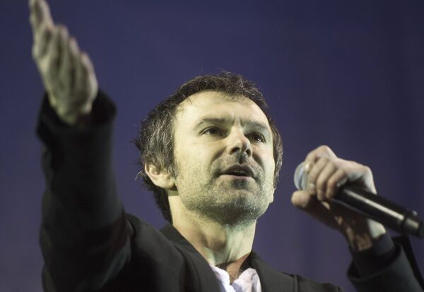 Солист группы Океан Эльзи Святослав Вакарчук выступает на концерте на Площади Независимости в Киеве Солист группы Океан Эльзи Святослав Вакарчук выступает на концерте на Площади Независимости в Киеве