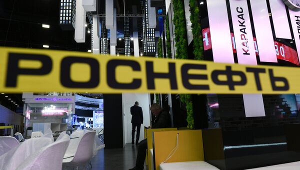 Стенд компании Роснефть. Архивное фото Стенд компании Роснефть. Архивное фото