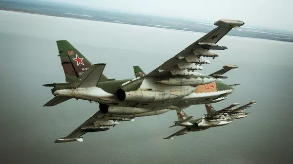 Штурмовики Су-25СМ3 во время летно-специальной подготовки экипажей штурмовиков авиационного полка Южного военного округа в Приморско-Ахтарске