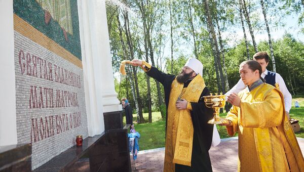 Освящение киота с православными иконами на трассе М-1 Беларусь Освящение киота с православными иконами на трассе М-1 Беларусь