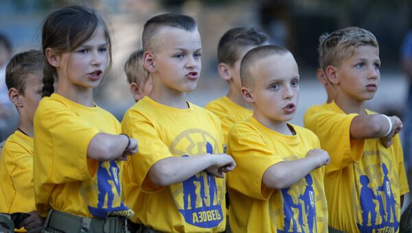 Дети в военизированном детском лагере на Украине Дети в военизированном детском лагере на Украине