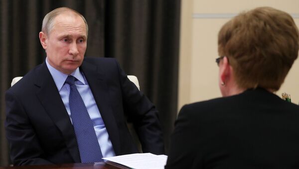 Президент РФ Владимир Путин и губернатор Забайкальского края Наталья Жданова. Архивное фото Президент РФ Владимир Путин и губернатор Забайкальского края Наталья Жданова. Архивное фото