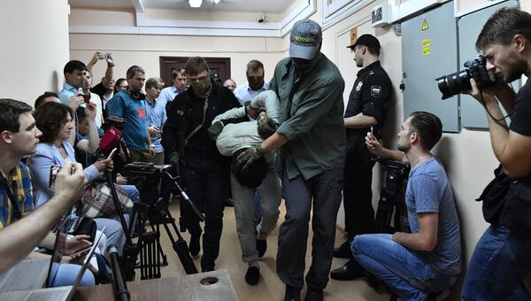 Подозреваемые в подготовке взрывов в Москве доставлены в Лефортовский суд Подозреваемые в подготовке взрывов в Москве доставлены в Лефортовский суд