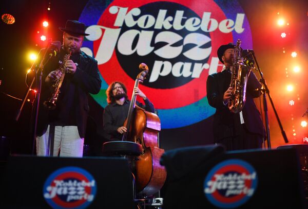 Музыканты коллектива Brill Family во время выступления на фестивале Koktebel Jazz Party 2017 Музыканты коллектива Brill Family во время выступления на фестивале Koktebel Jazz Party 2017