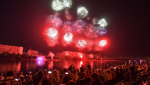 На международном фестивале фейерверков Ростех в Братеевском каскадном парке в Москве. 19 августа 2017 На международном фестивале фейерверков Ростех в Братеевском каскадном парке в Москве. 19 августа 2017