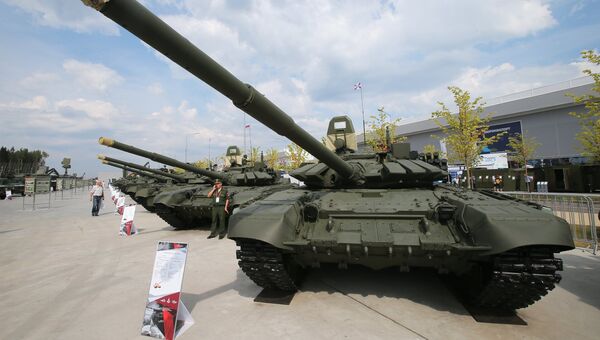 Танки Т-72Б3 на международном военно-техническом форуме Армия-2017 в Московской области Танки Т-72Б3 на международном военно-техническом форуме Армия-2017 в Московской области