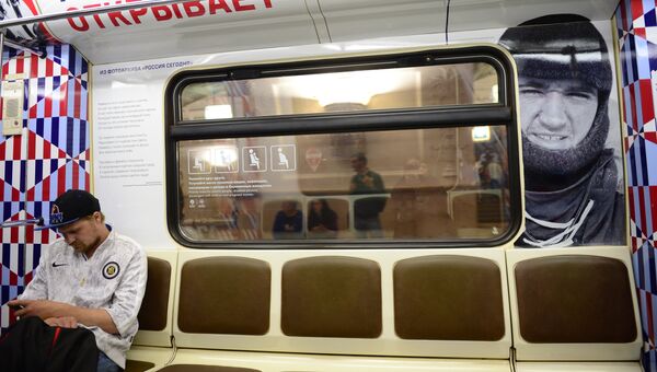 Вагон тематического поезда метро Москва-870, запущенного в честь 870-летнего юбилея Москвы Вагон тематического поезда метро Москва-870, запущенного в честь 870-летнего юбилея Москвы