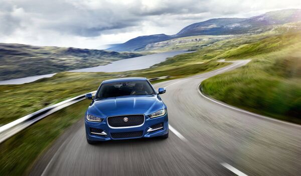 Автомобиль Jaguar XE Автомобиль Jaguar XE