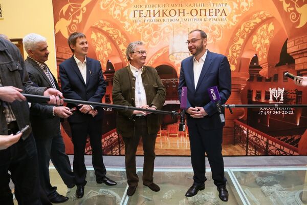 Художественный руководитель театра Геликон-опера Дмитрий Бертман во время встречи с журналистами Художественный руководитель театра Геликон-опера Дмитрий Бертман во время встречи с журналистами