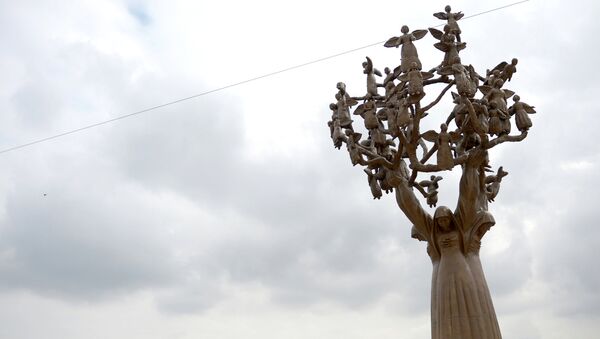Мемориал памяти жертв теракта 1 сентября 2004 года в Беслане. Архивное фото Мемориал памяти жертв теракта 1 сентября 2004 года в Беслане. Архивное фото