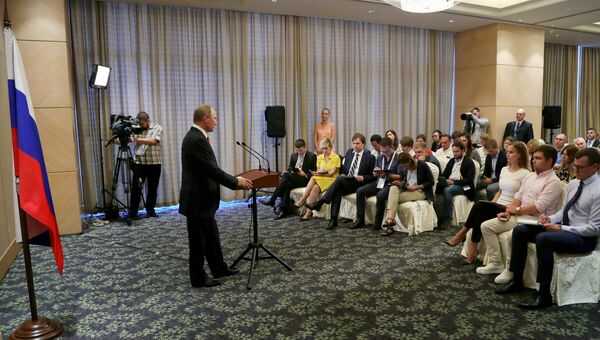 Президент РФ Владимир Путин во время пресс-конференции по итогам саммита лидеров БРИКС. 5 сентября 2017 Президент РФ Владимир Путин во время пресс-конференции по итогам саммита лидеров БРИКС. 5 сентября 2017
