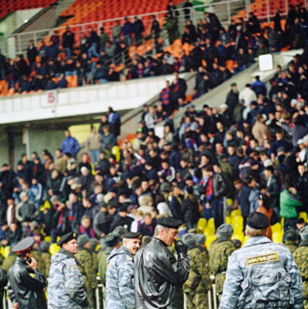 Охрана порядка на стадионе во время матча Охрана порядка на стадионе во время матча