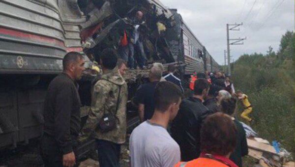 На месте столкновения пассажирского поезда и грузовика в Ханты-Мансийском автономном округе. 9 сентября 2017 На месте столкновения пассажирского поезда и грузовика в Ханты-Мансийском автономном округе. 9 сентября 2017